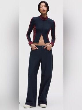 Lululemon Easyfive LR Classic wide leg pant in navy